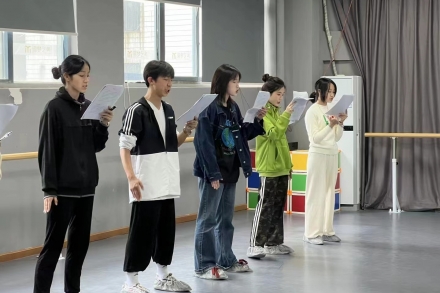 大环境就业难，播音主持学校如何推动学生多维思路